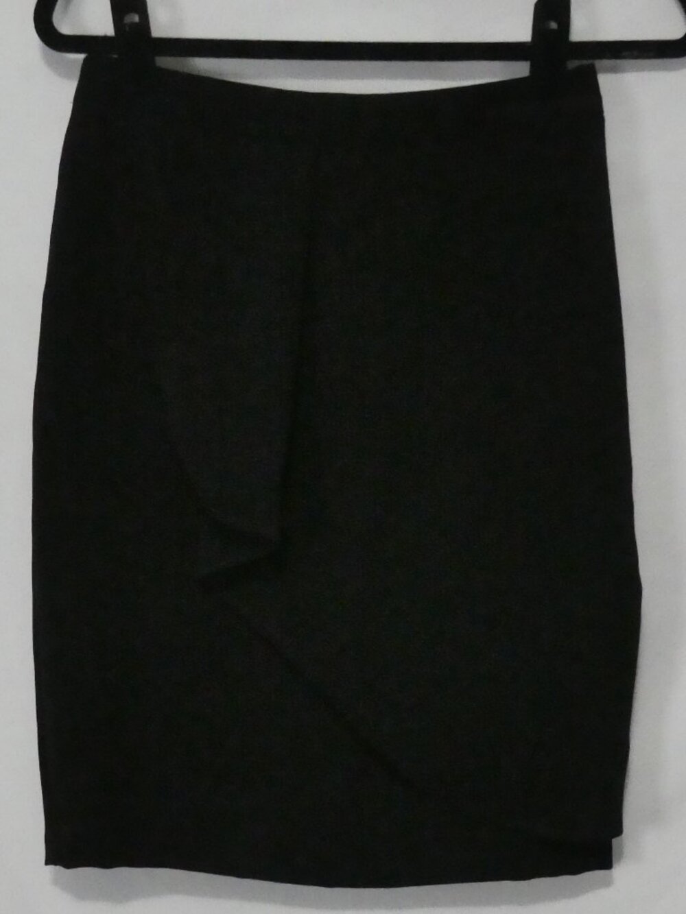 VAN HEUSEN Lined Black Pencil Skirt With Gold Back Zipper - size 66 cm 26 in